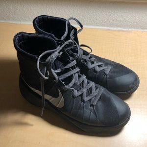 NIKE HIGH TOP HYPERDUNK BASKETBALL SHOES